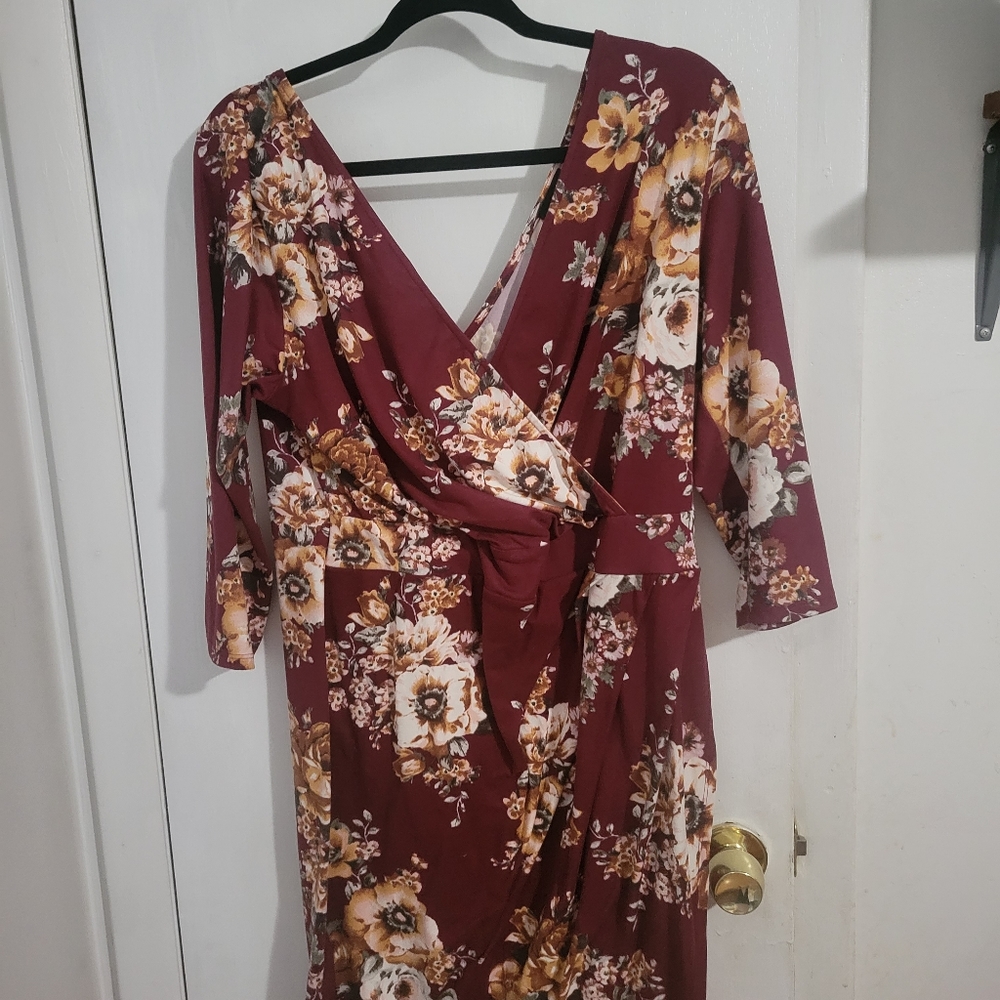 2X burgundy floral bodycon mini dress
